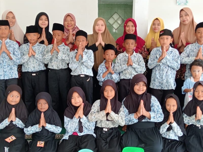 Halal bihalal di sekolah, momen mempererat silaturahmi dan saling memaafkan antar siswa dan guru