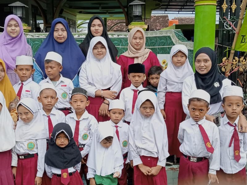 Memperingati Hari Pahlawan